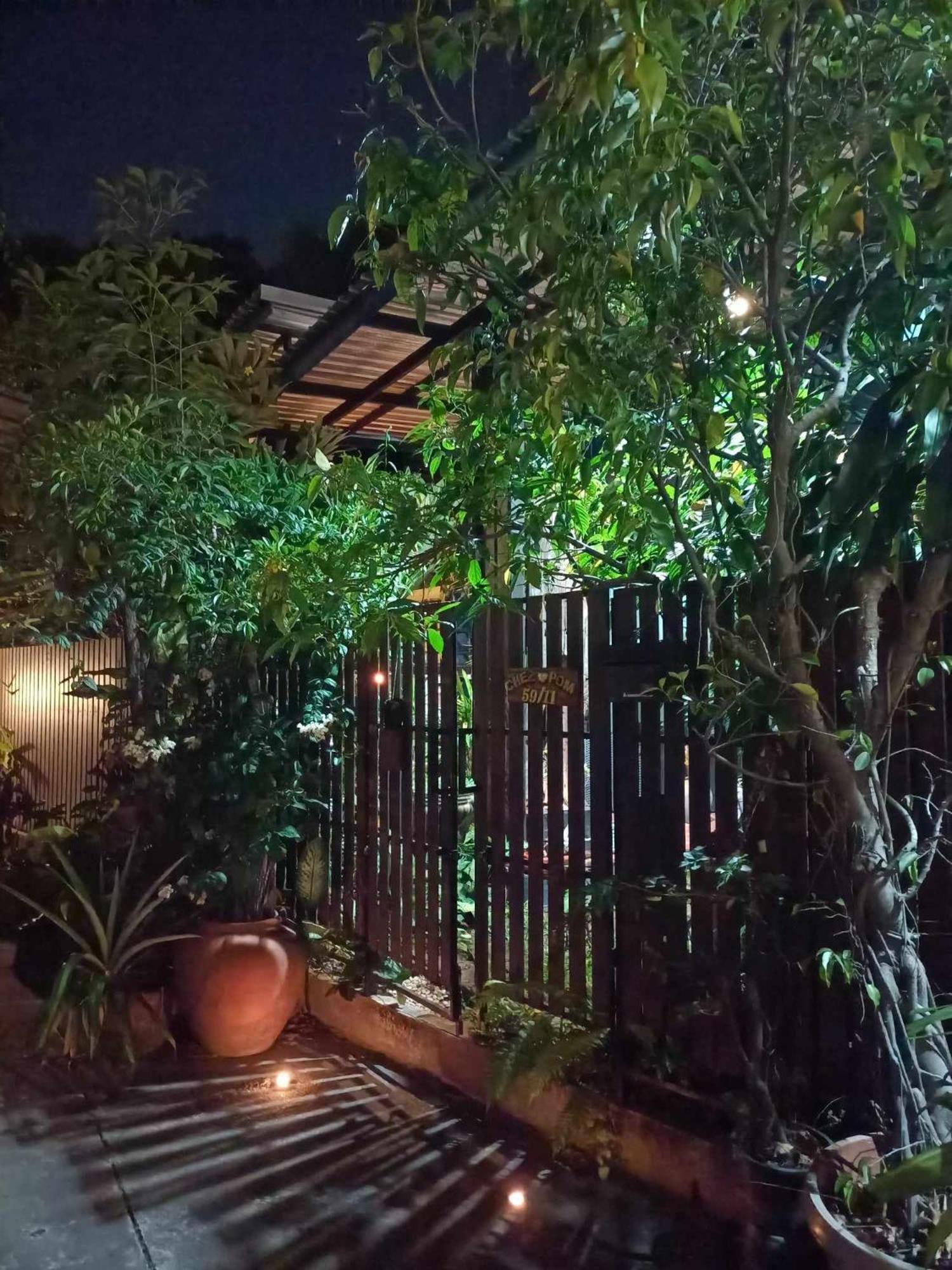Chez Pom Hotel Chiang Mai Exterior foto