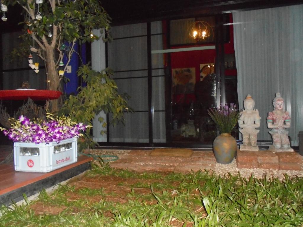 Chez Pom Hotel Chiang Mai Exterior foto